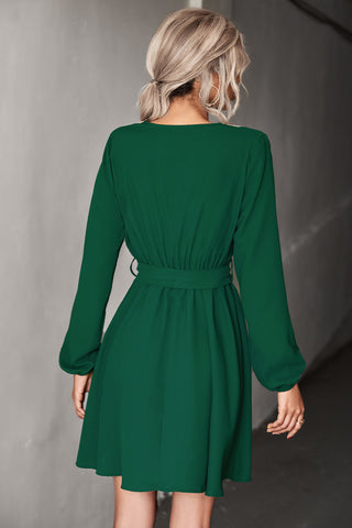 Shop Contrast V-Neck Belted Dress Now On Klozey Store - Trendy U.S. Premium Women Apparel & Accessories And Be Up-To-Fashion!