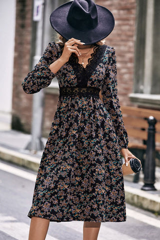 Shop Floral Spliced Lace V-Neck Dress Now On Klozey Store - Trendy U.S. Premium Women Apparel & Accessories And Be Up-To-Fashion!