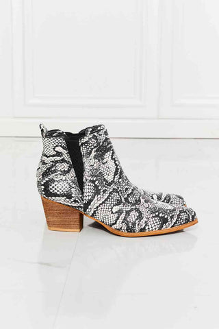 Shop MMShoes Back At It Point Toe Bootie in Snakeskin Now On Klozey Store - Trendy U.S. Premium Women Apparel & Accessories And Be Up-To-Fashion!