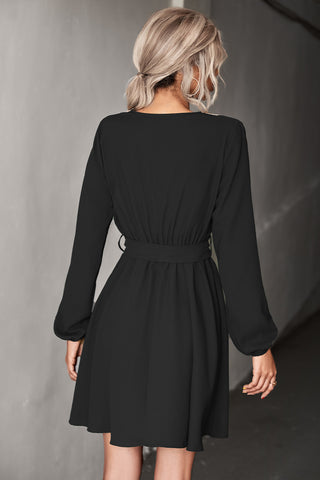 Shop Contrast V-Neck Belted Dress Now On Klozey Store - Trnedy U.S. Premium Women Apparel & Accessories And Be Up-To-Fashion!