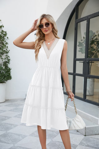 Shop Contrast V-Neck Sleeveless Tiered Dress Now On Klozey Store - U.S. Fashion And Be Up-To-Fashion!