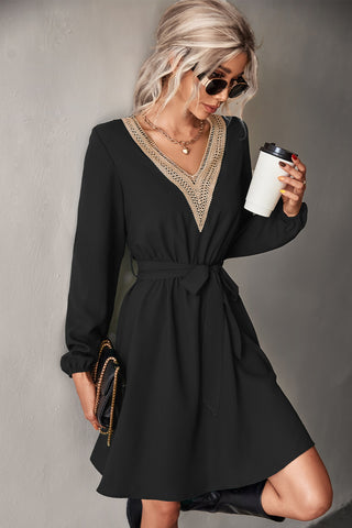 Shop Contrast V-Neck Belted Dress Now On Klozey Store - Trendy U.S. Premium Women Apparel & Accessories And Be Up-To-Fashion!