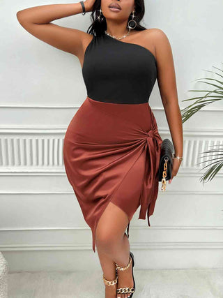 Shop Plus Size One-Shoulder Sleeveless Tied Dress Now On Klozey Store - Trendy U.S. Premium Women Apparel & Accessories And Be Up-To-Fashion!